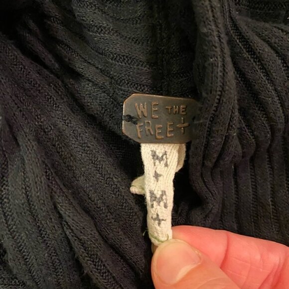 We The Free People Women Shirt Black Knit Long Sleeve Cowl Neck Slit Medium Knit - Picture 8 of 8